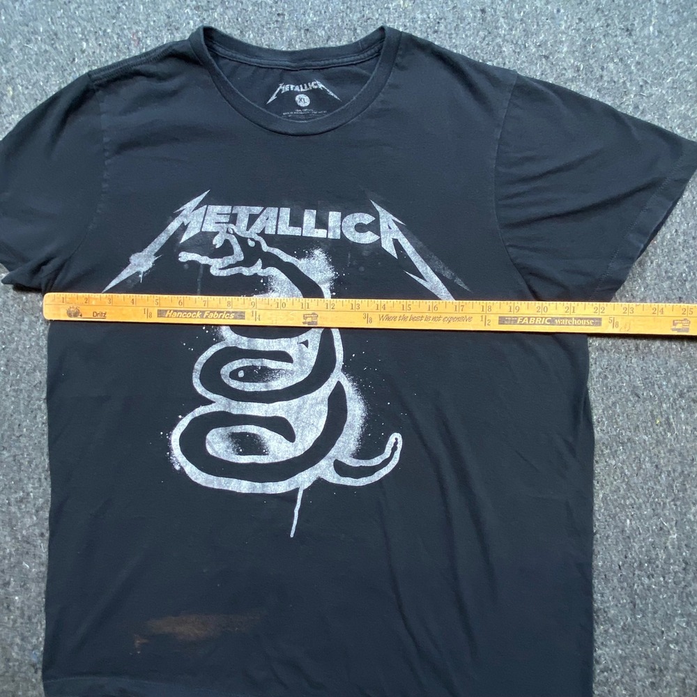 Metallica Rock Mens XL Black Album Coiled Snake Graphic T-Shirt Distressed Black - Picture 6 of 7